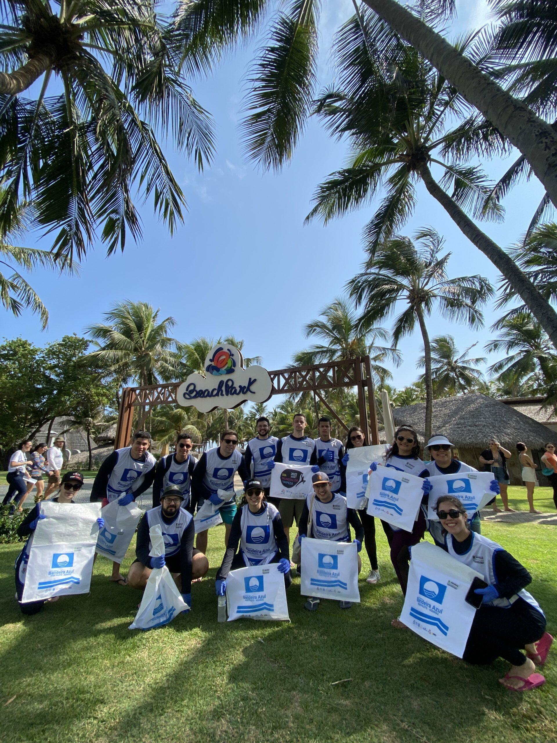 CLEAN UP DAY: Golden Cloud Technology participou da limpeza da praia em Aquiraz com mais de 300 voluntários